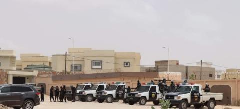 قوات من مكافحة الشغب ترابط قرب منزل الرئيس السابق ولد عبد العزيز 