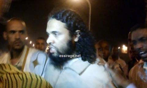 السجين السلفي المفرج عنه محمد سعيد لحظة خروجه من السجن 