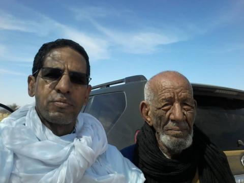 المربي عبدات ولد سيد الشيخ رفقة نجله لبروفسير سيدي ولد سيد الشيخ