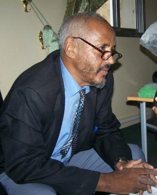 محمد فال ولد عبد اللطيف ـ كاتب، وإداري سابق