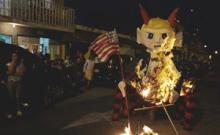  دونالد ترامب على شكل شيطان يحرق في مهرجان الشيطان في غواتيمالا	